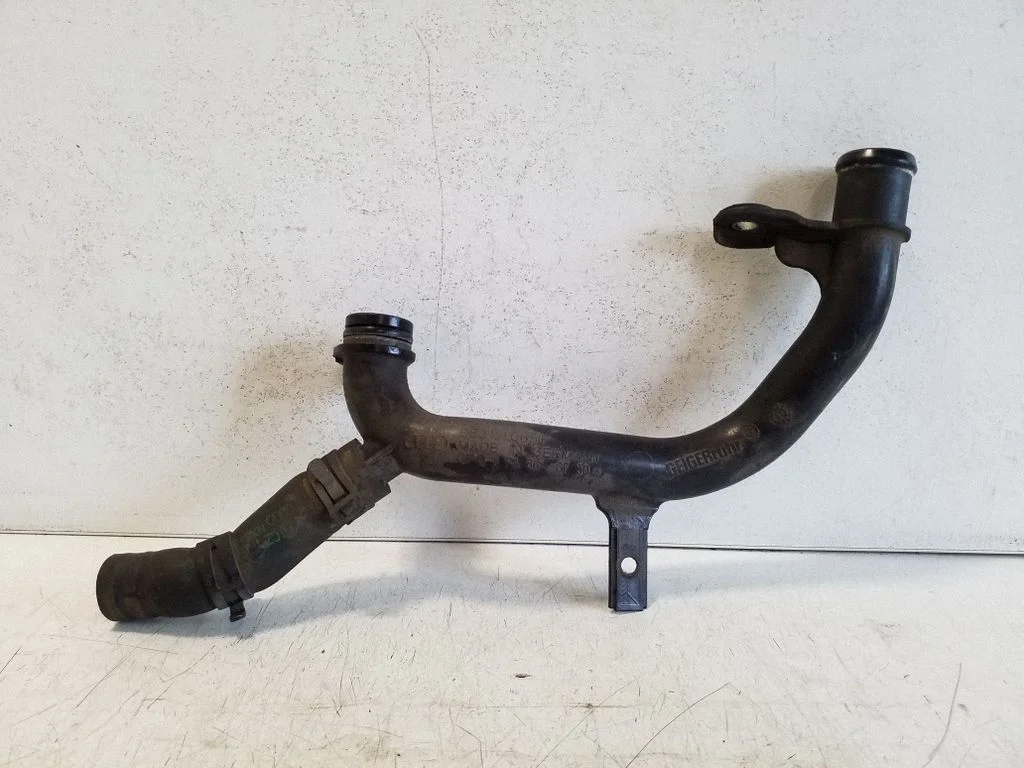 Engine coolant pipe/hose 06J121065F