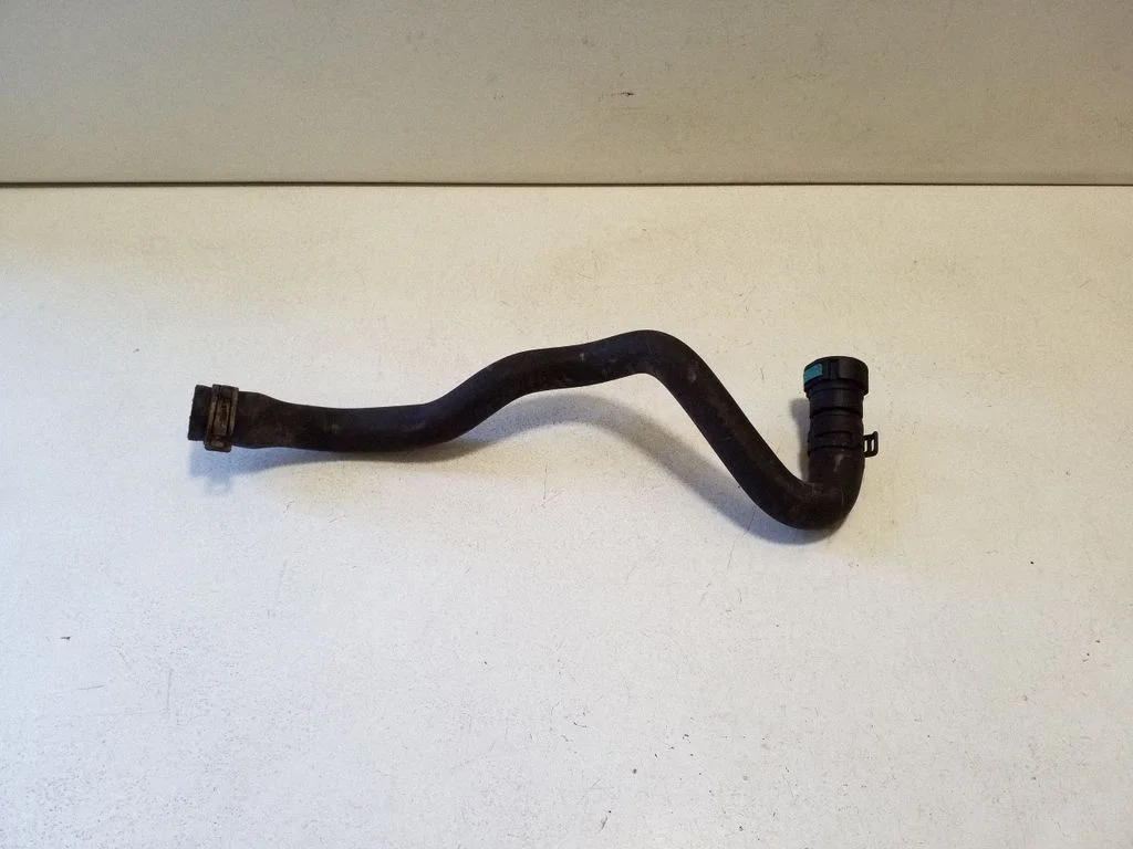 Engine coolant pipe/hose