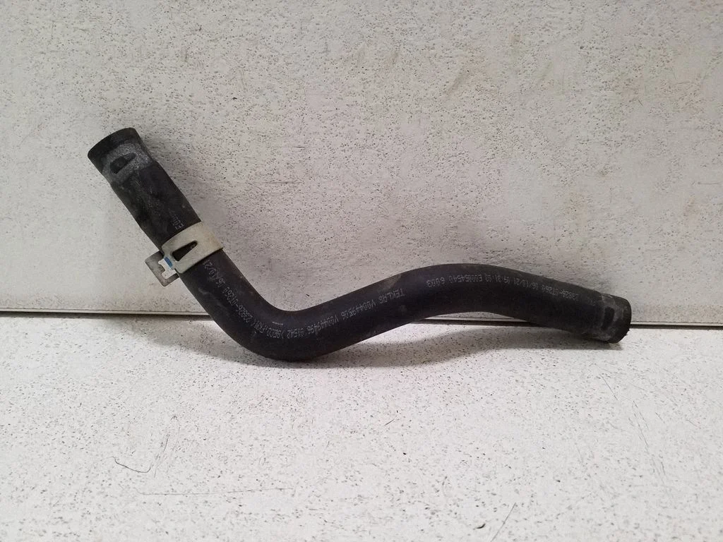 Engine coolant pipe/hose