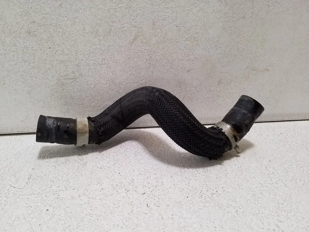Engine coolant pipe/hose