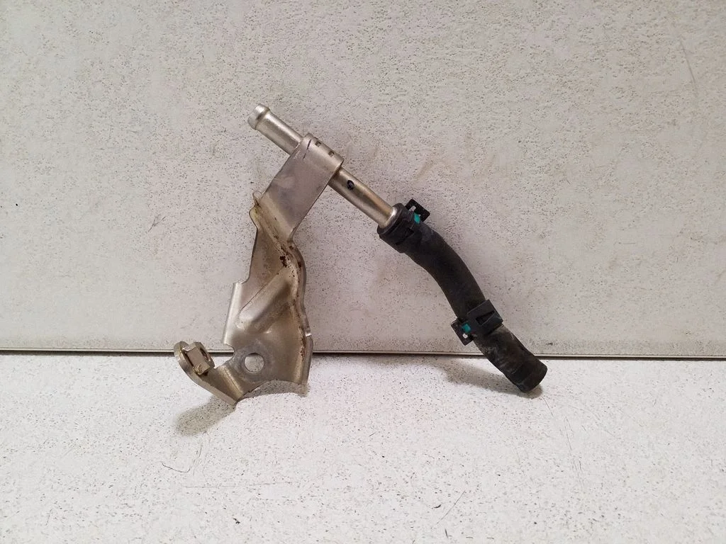 Engine coolant pipe/hose