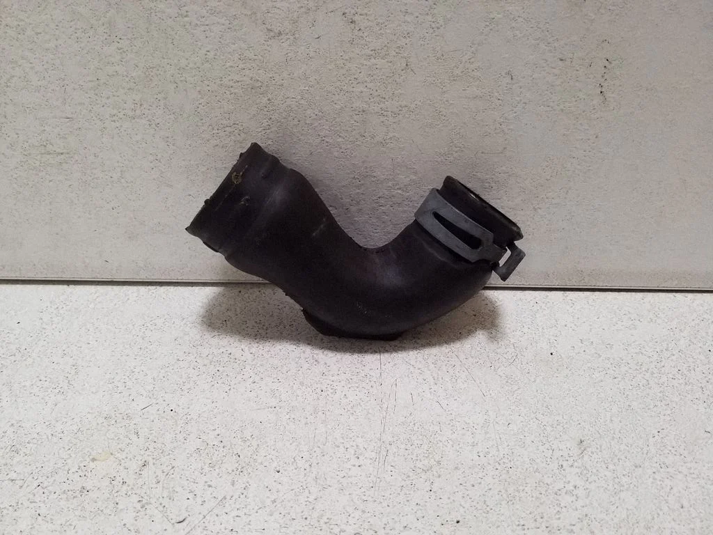 Engine coolant pipe/hose A6512000682