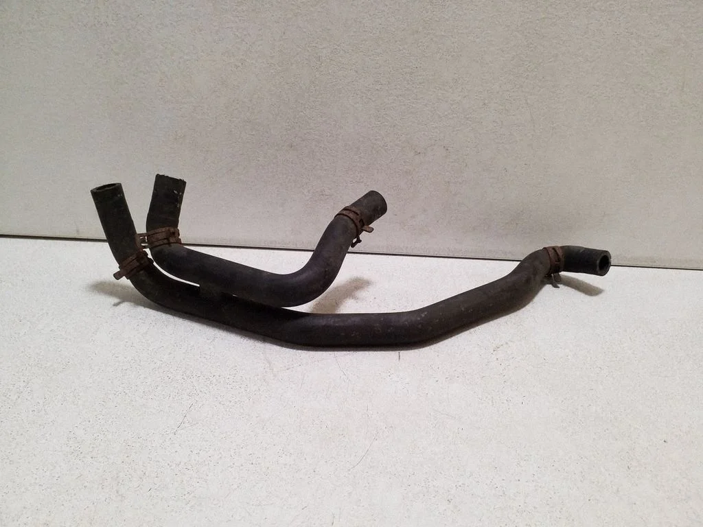 Engine coolant pipe/hose