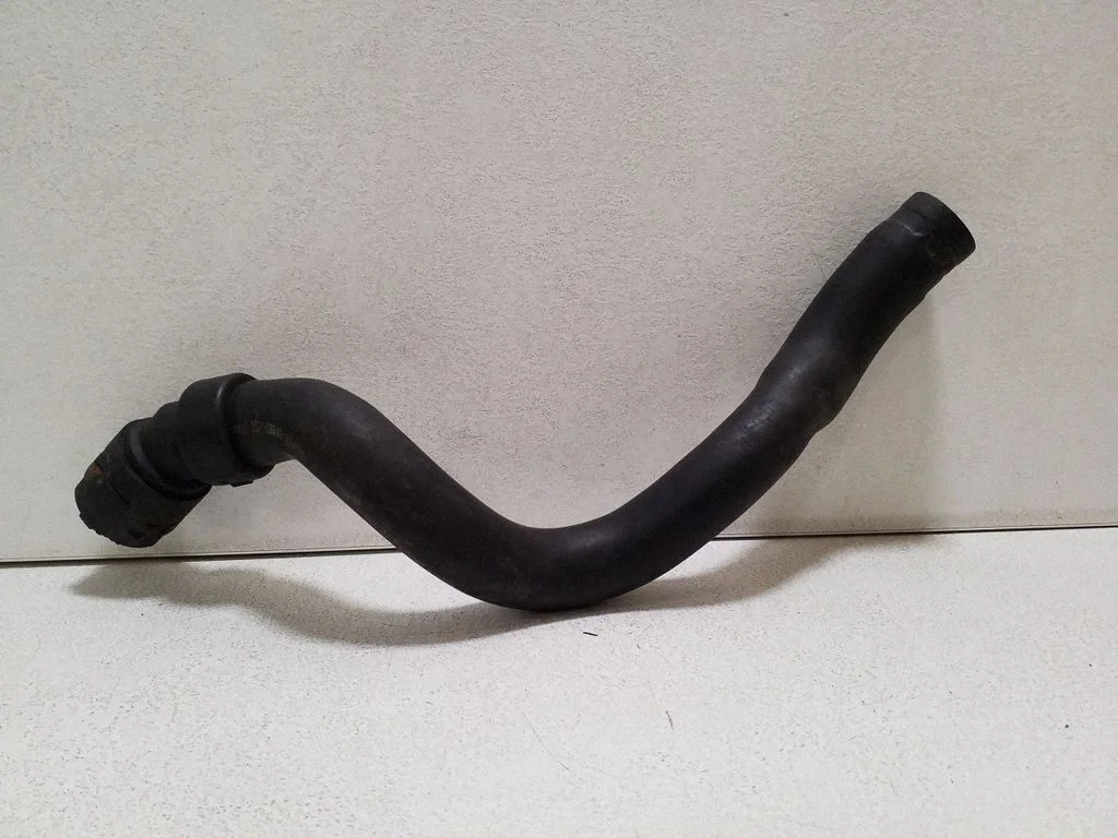Mootori jahutusvedeliku toru / voolik 2S718260AE