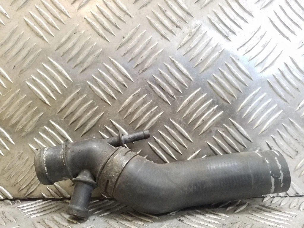 Engine coolant pipe/hose