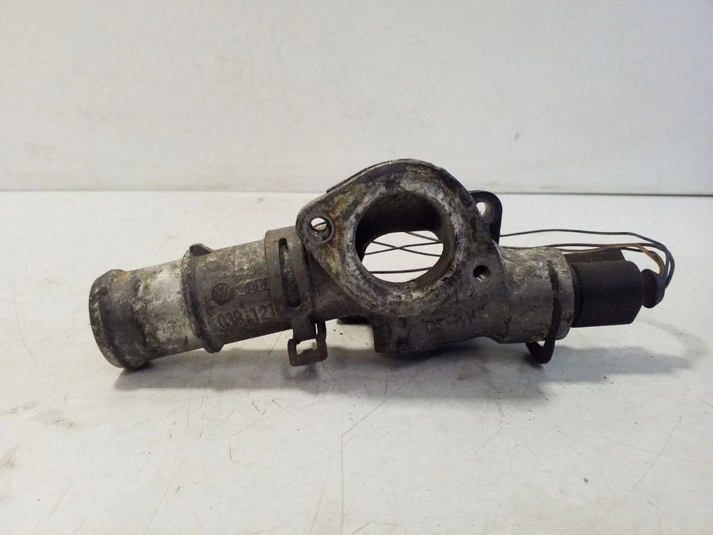 Motora dzesēšanas caurule (-es)/šļūtene (-es) 038121133J