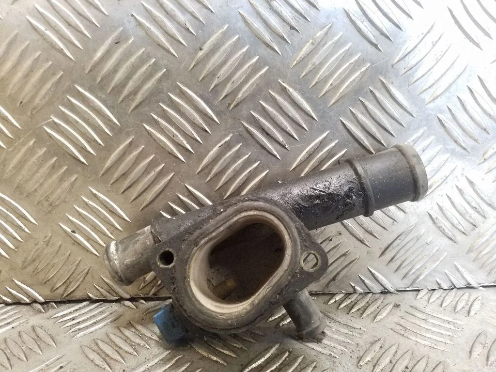 Motora dzesēšanas caurule (-es)/šļūtene (-es) 038121133
