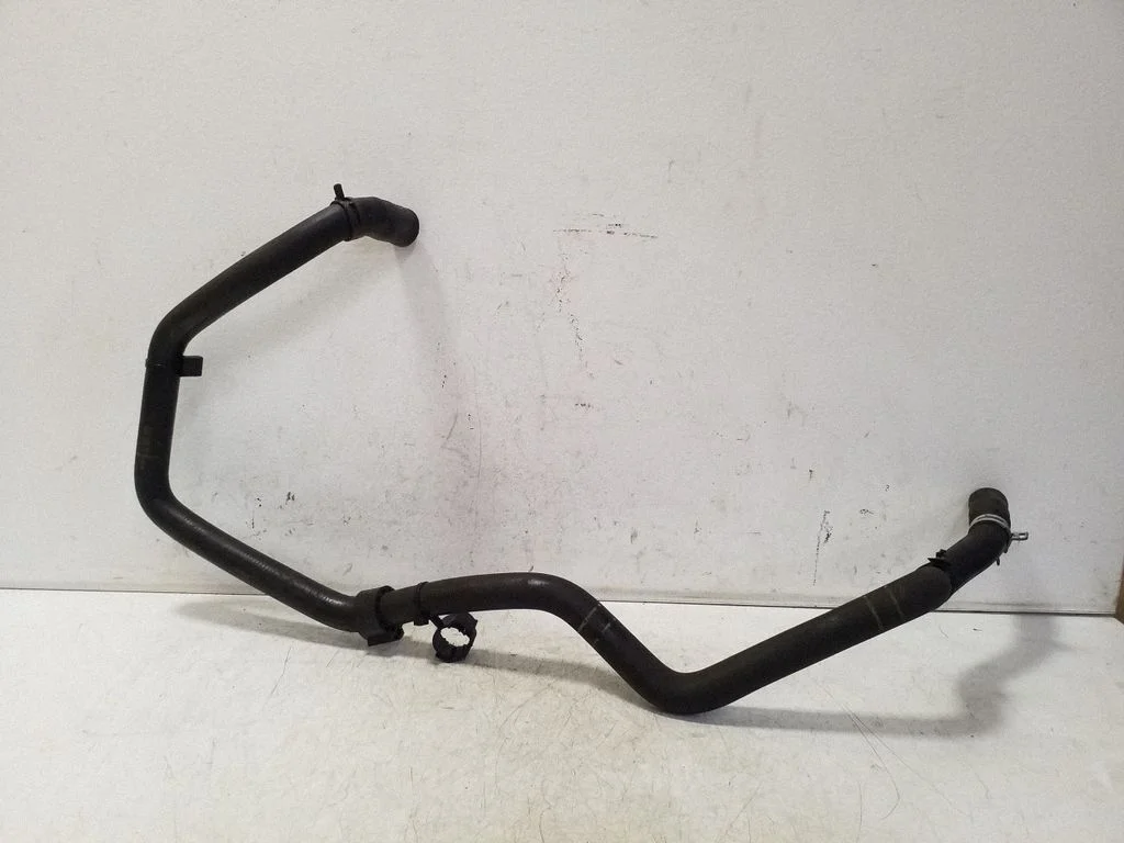 Przewody układu chłodzenia silnika GV618548EB