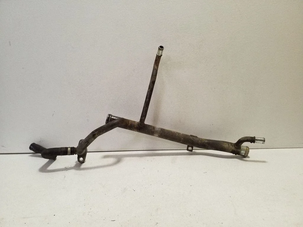 Engine coolant pipe/hose