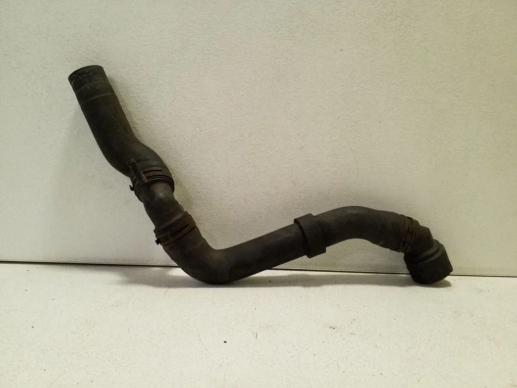Engine coolant pipe/hose 8L0122101A