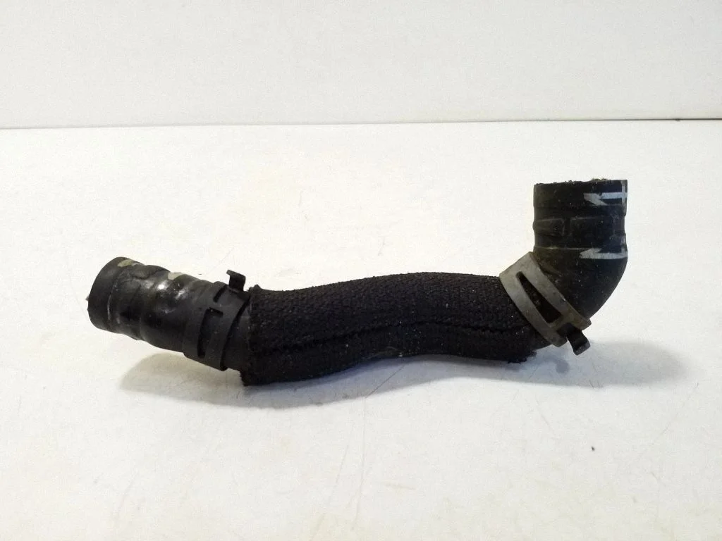 Engine coolant pipe/hose