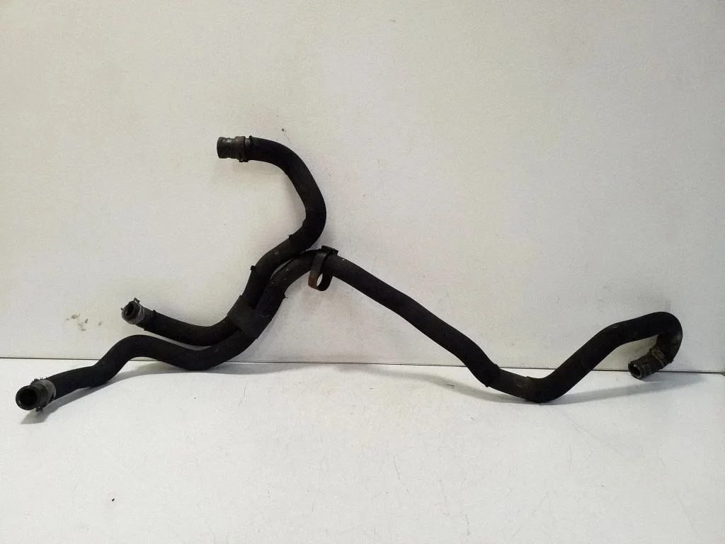 Engine coolant pipe/hose