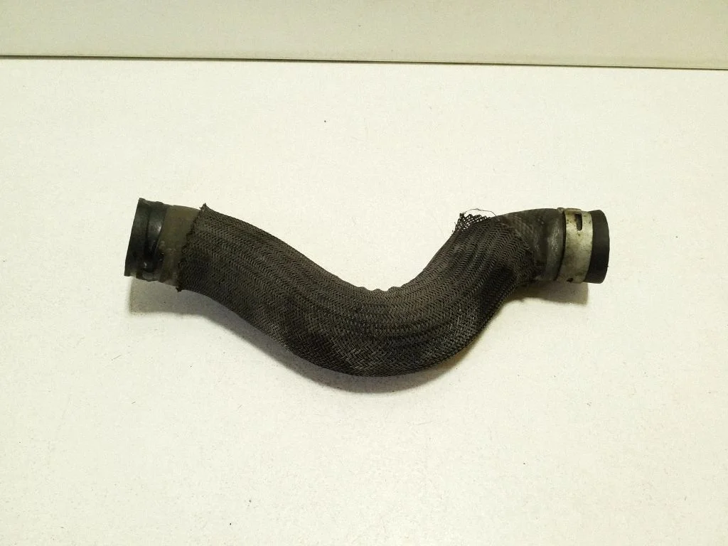 Engine coolant pipe/hose