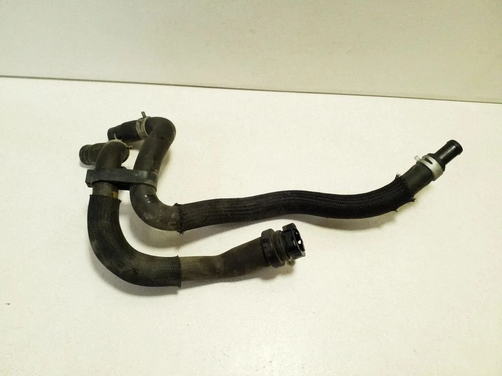 Engine coolant pipe/hose