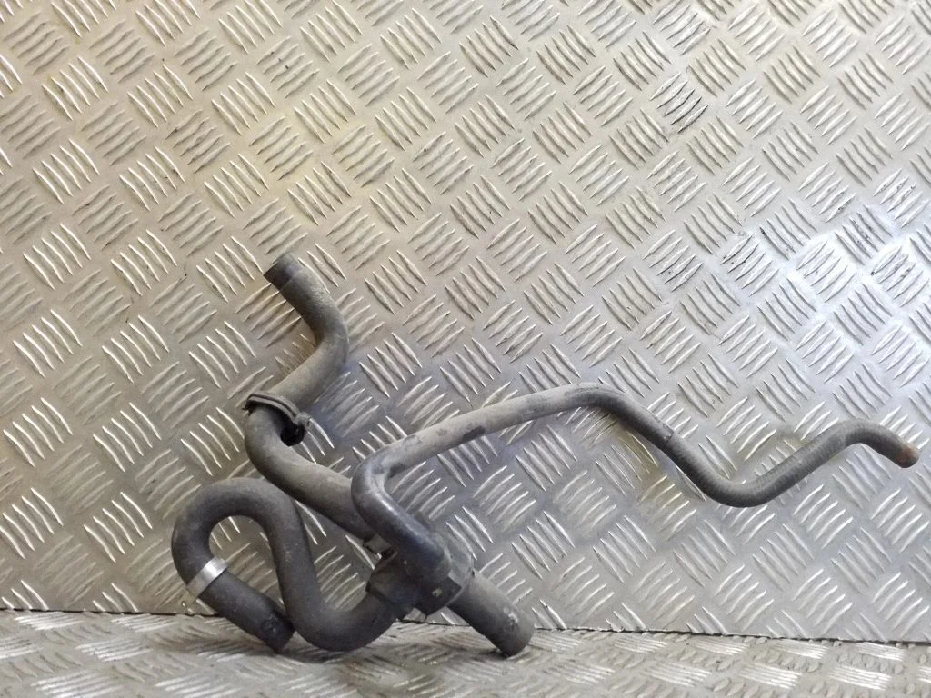 Engine coolant pipe/hose