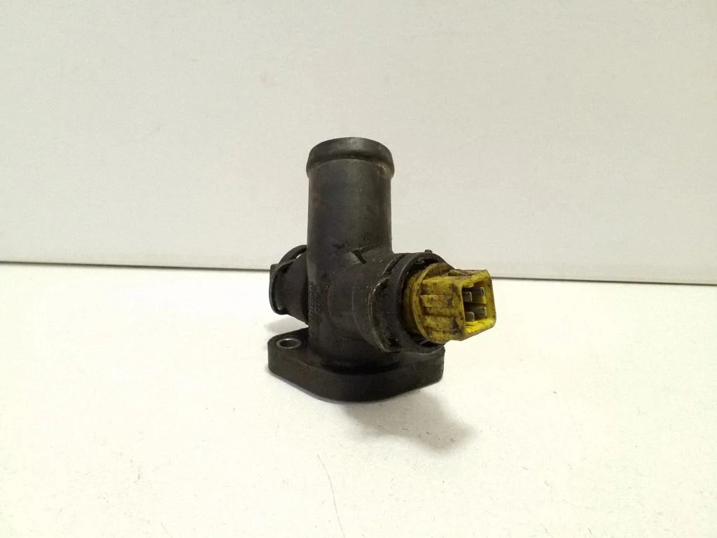 Engine coolant pipe/hose 074121132