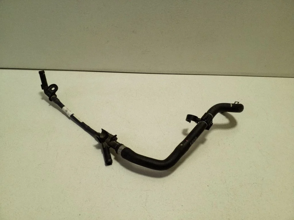 Engine coolant pipe/hose 05C121069