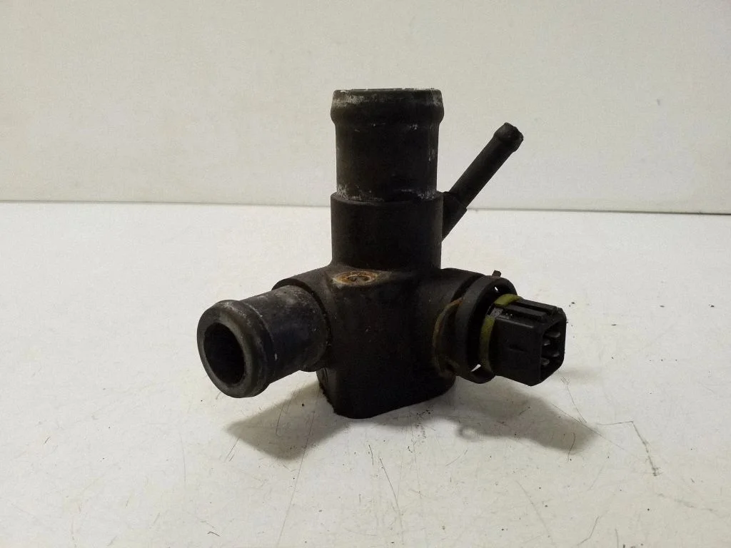 Engine coolant pipe/hose 028121133B