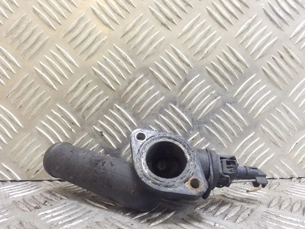 Engine coolant pipe/hose