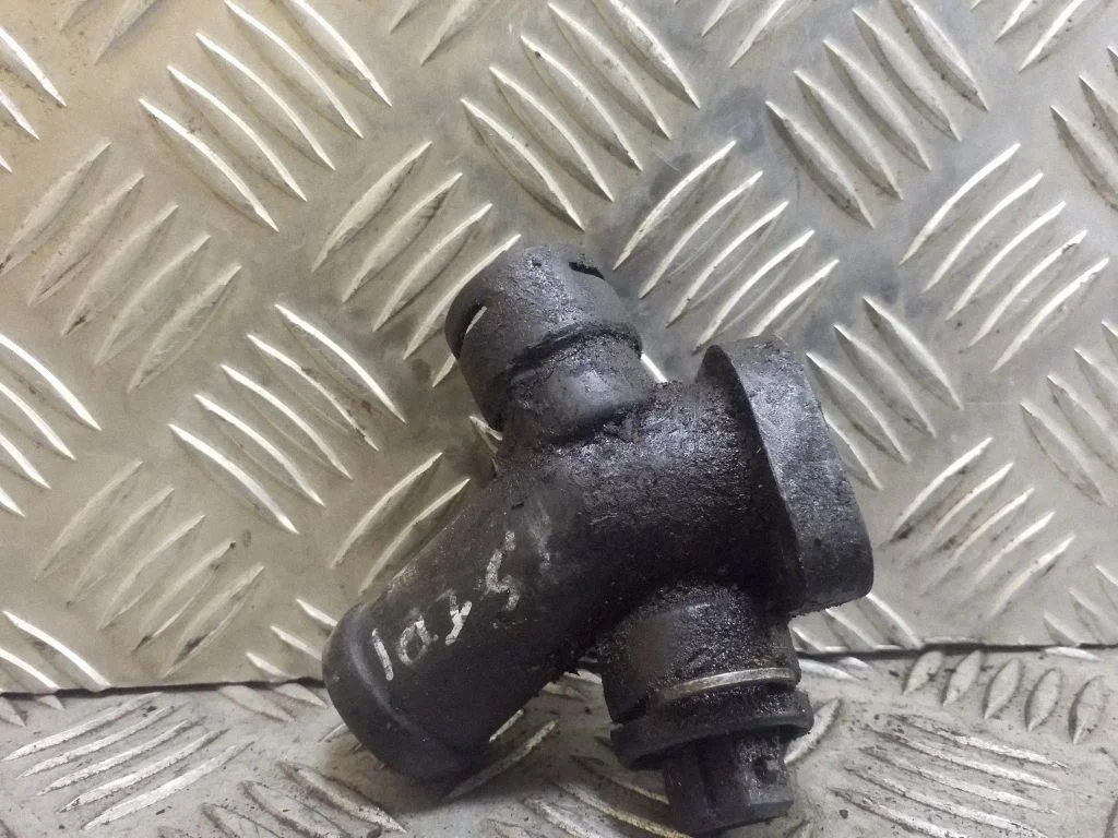 Engine coolant pipe/hose