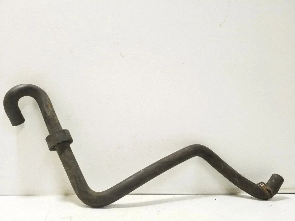 Engine coolant pipe/hose