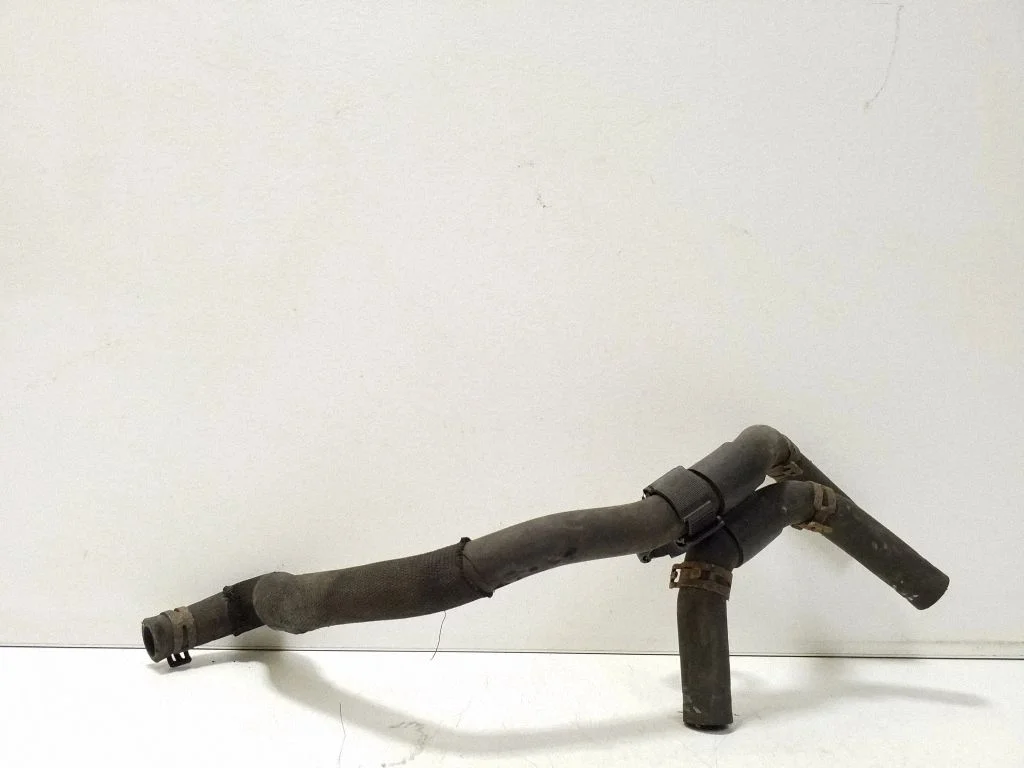 Engine coolant pipe/hose