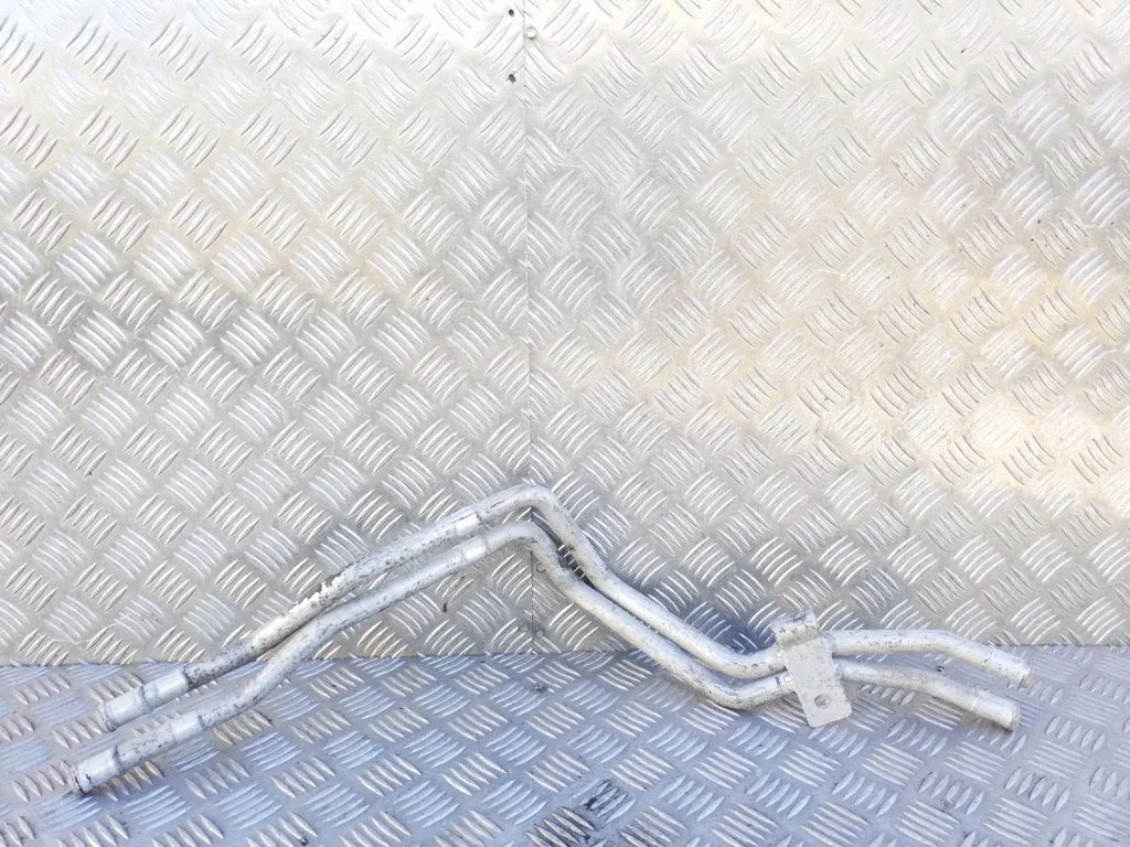 Engine coolant pipe/hose