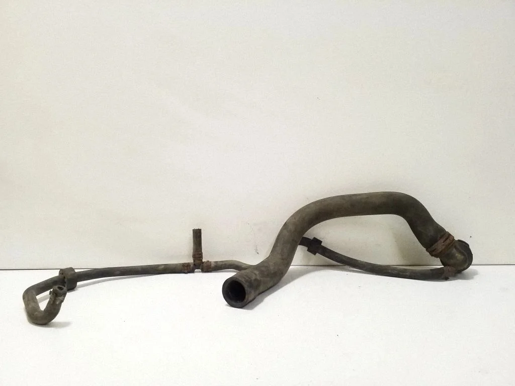 Engine coolant pipe/hose
