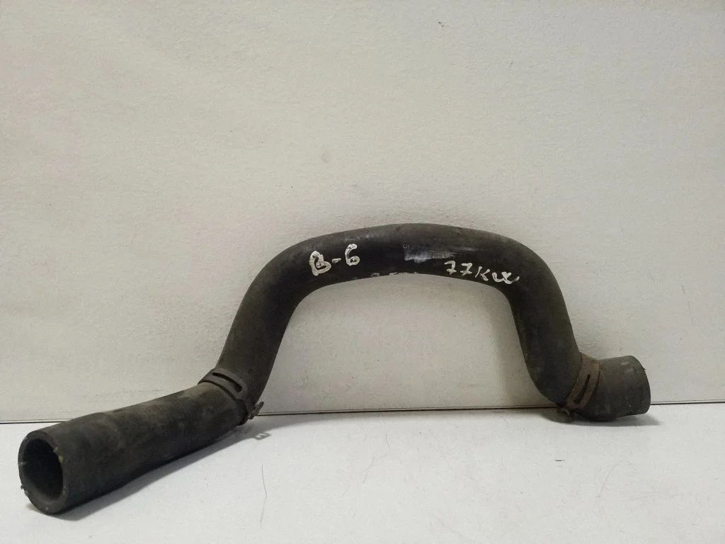 Engine coolant pipe/hose