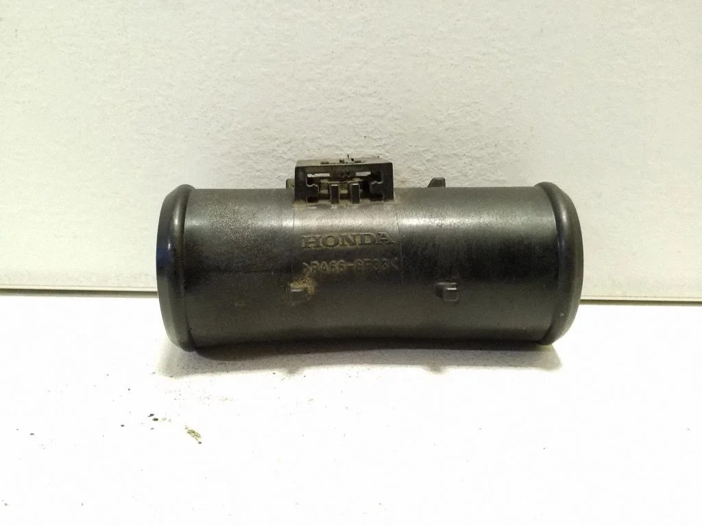 Engine coolant pipe/hose