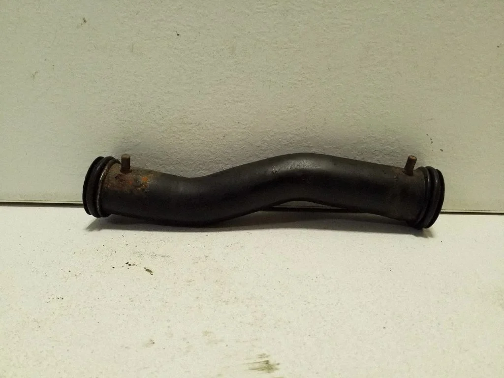 Engine coolant pipe/hose