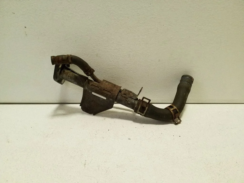 Engine coolant pipe/hose