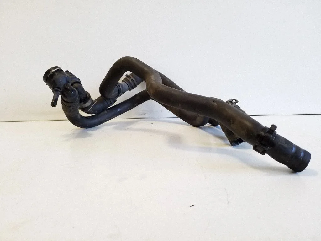Engine coolant pipe/hose