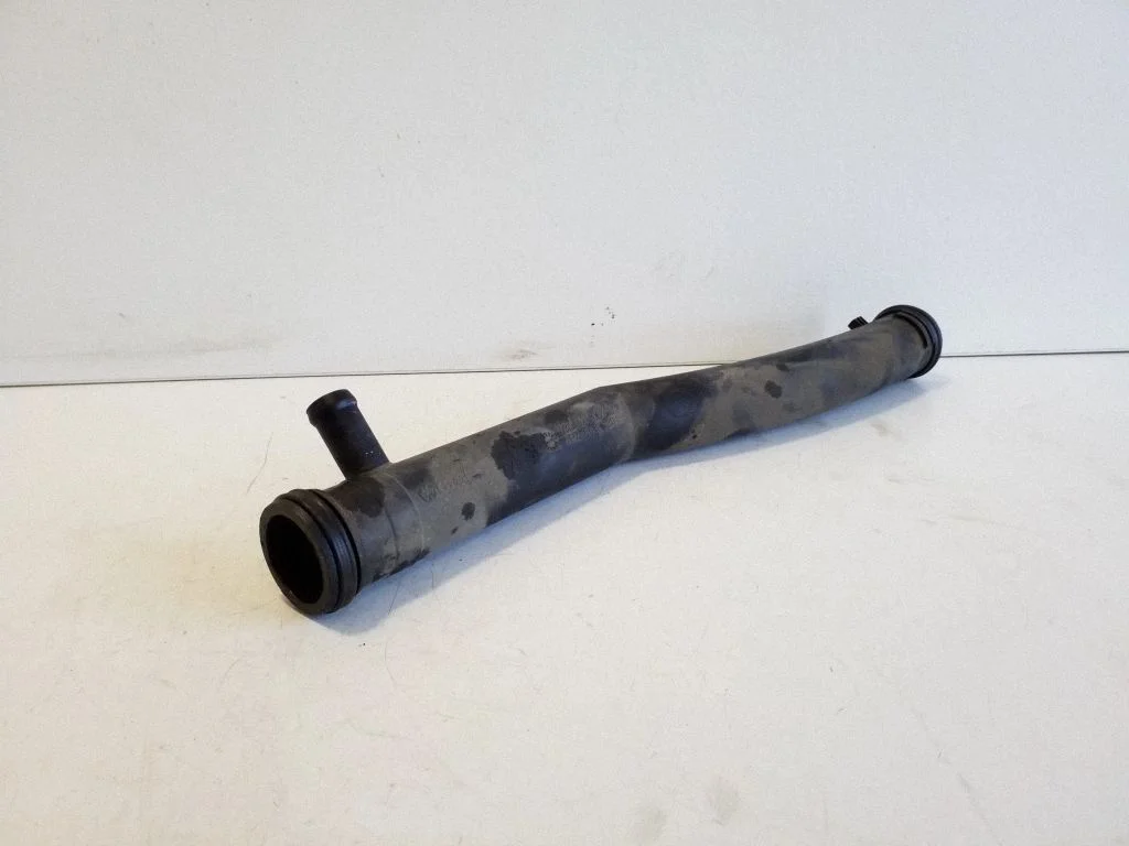 Engine coolant pipe/hose 03C121065B