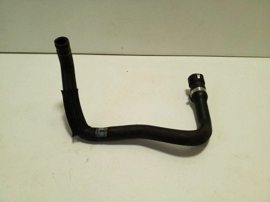 Engine coolant pipe/hose