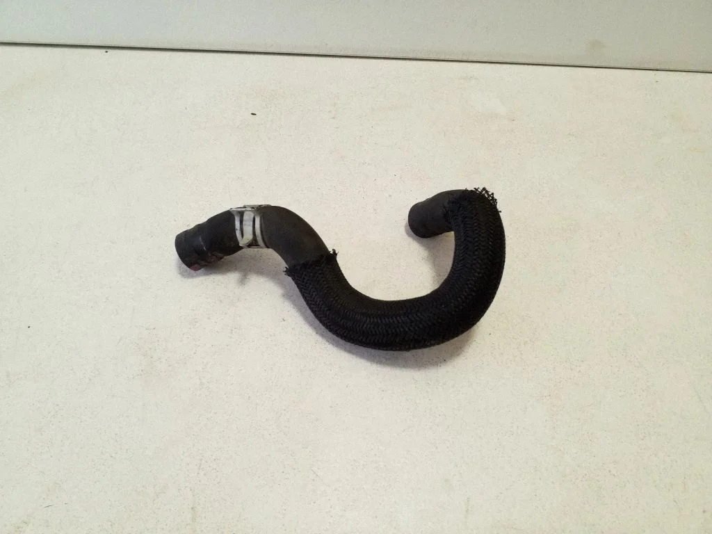 Engine coolant pipe/hose