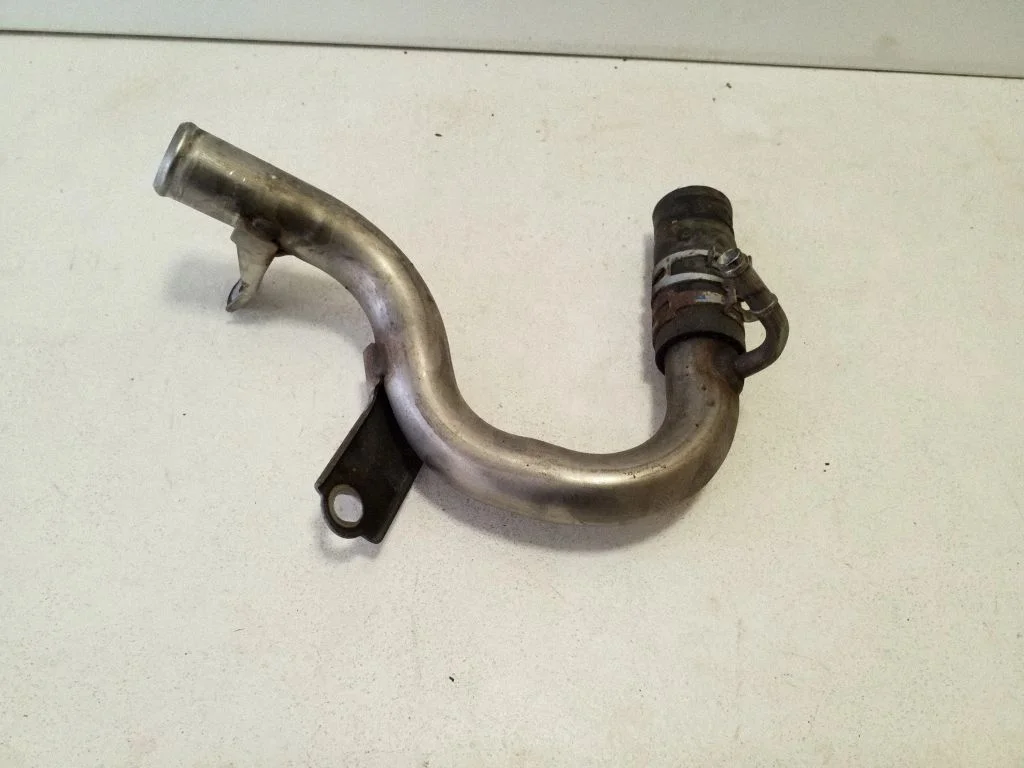 Engine coolant pipe/hose