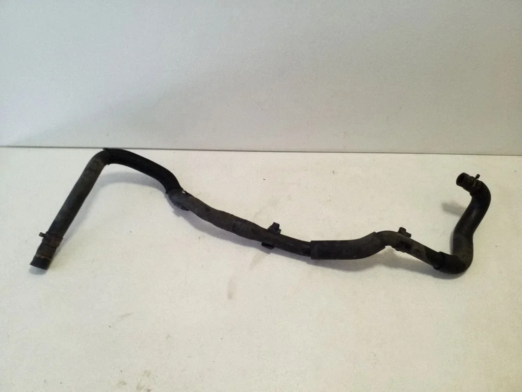 Engine coolant pipe/hose