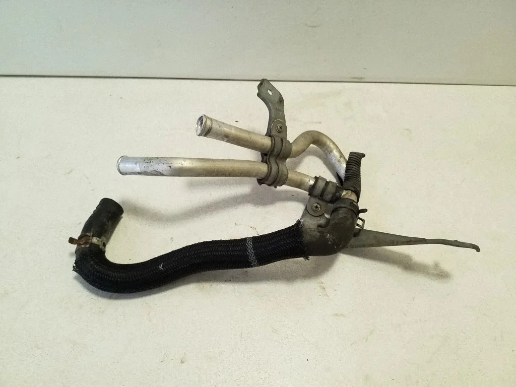 Engine coolant pipe/hose