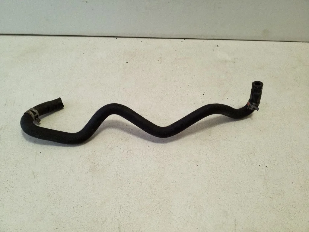 Engine coolant pipe/hose