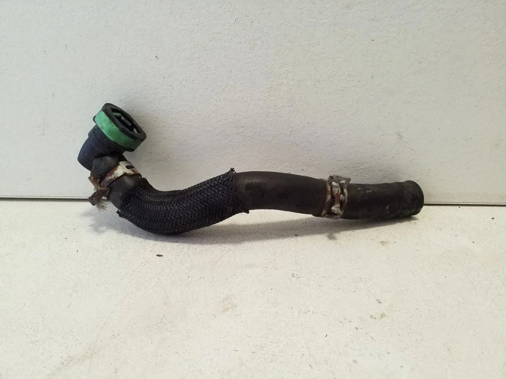 Engine coolant pipe/hose