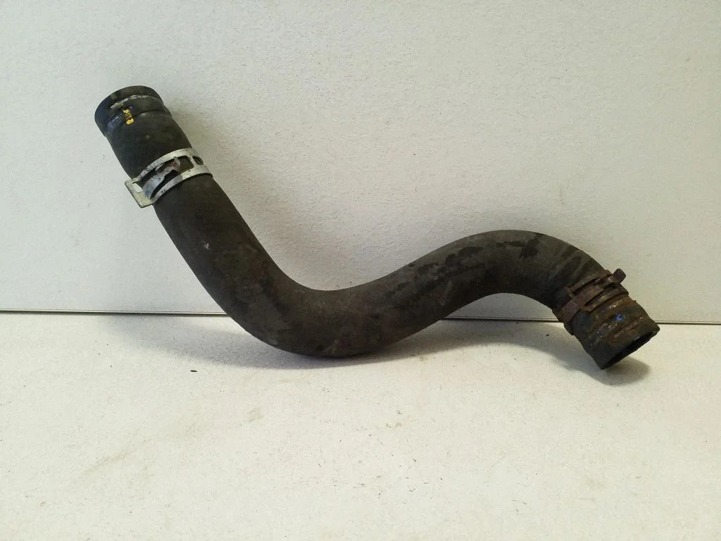 Engine coolant pipe/hose