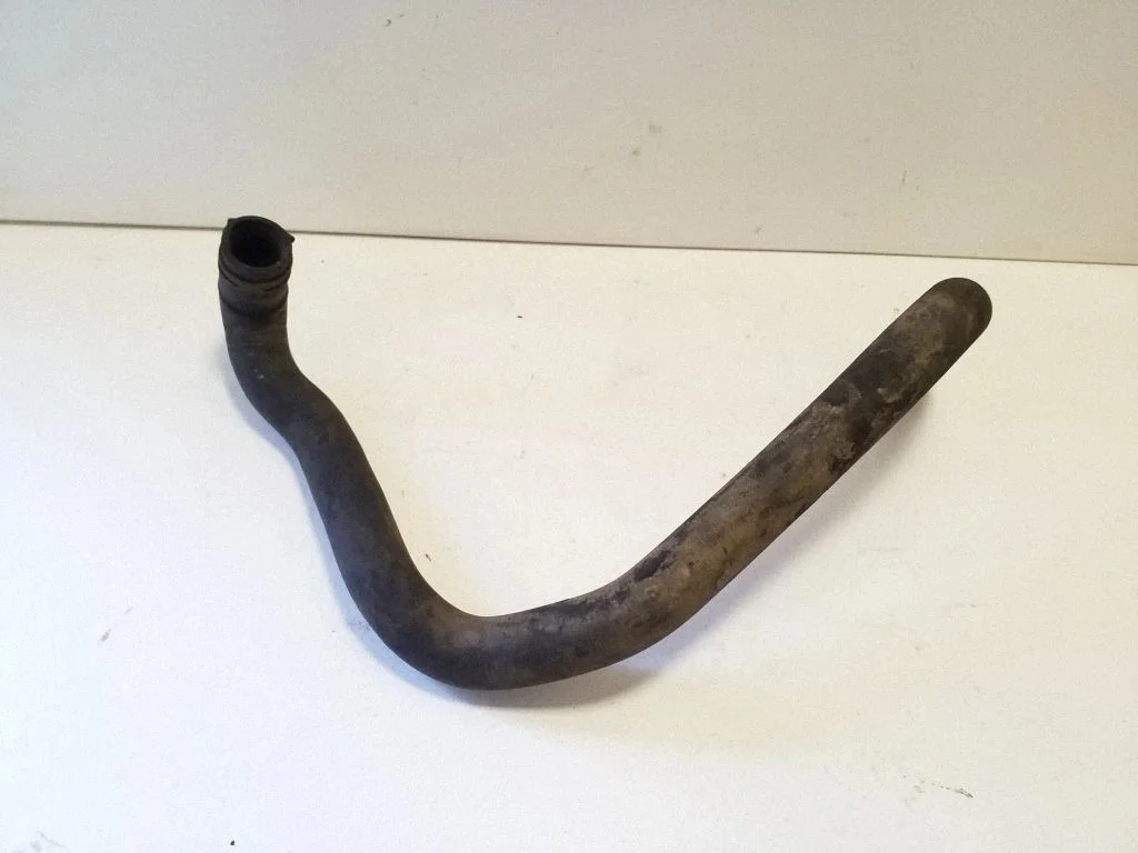 Engine coolant pipe/hose
