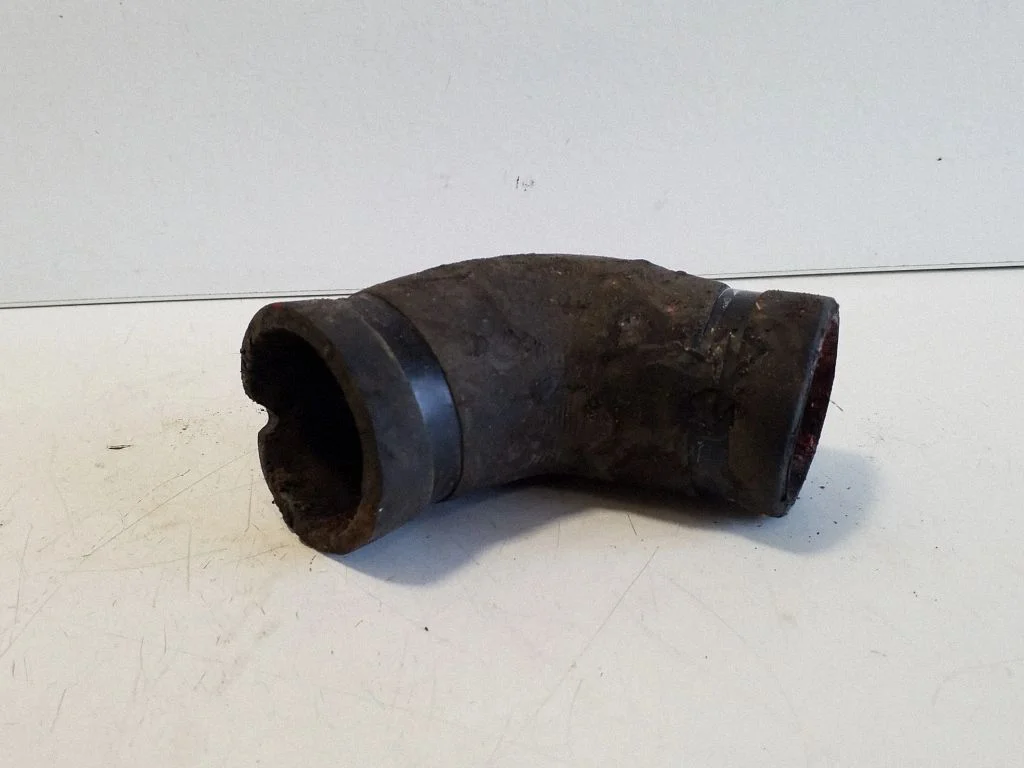Engine coolant pipe/hose