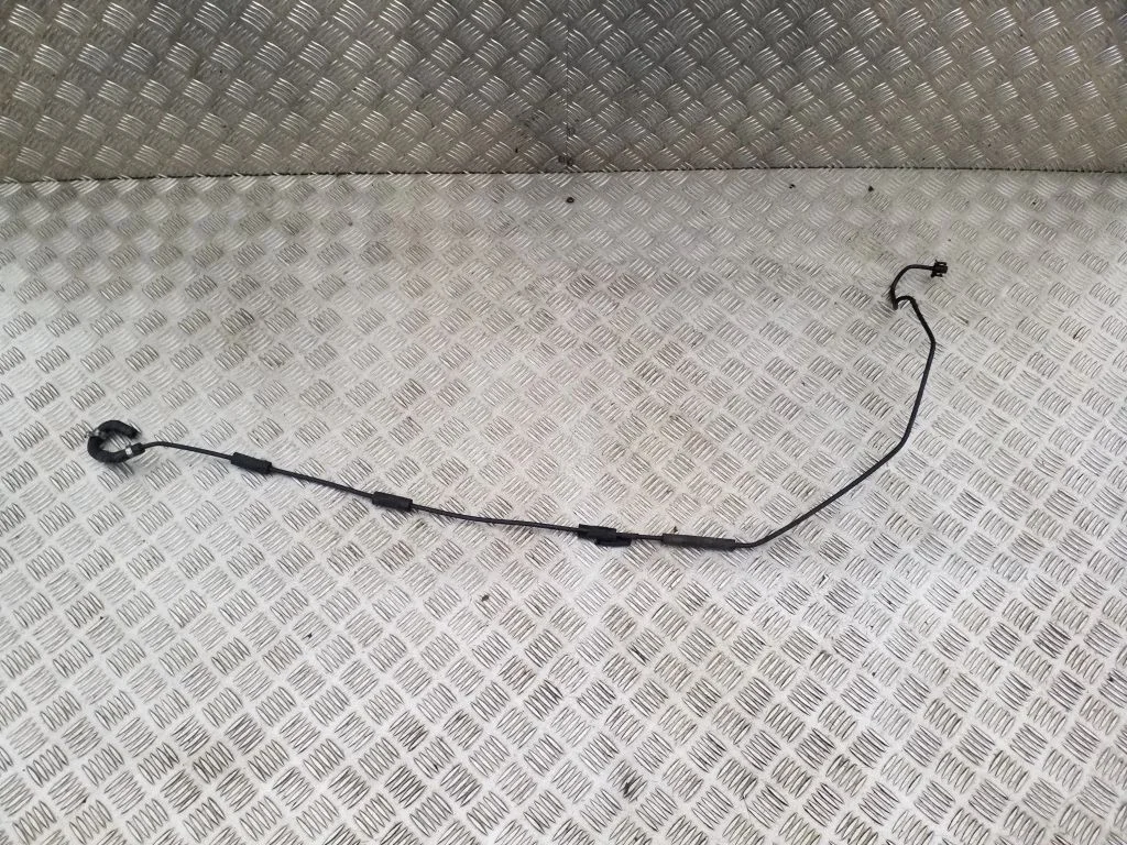 Engine coolant pipe/hose
