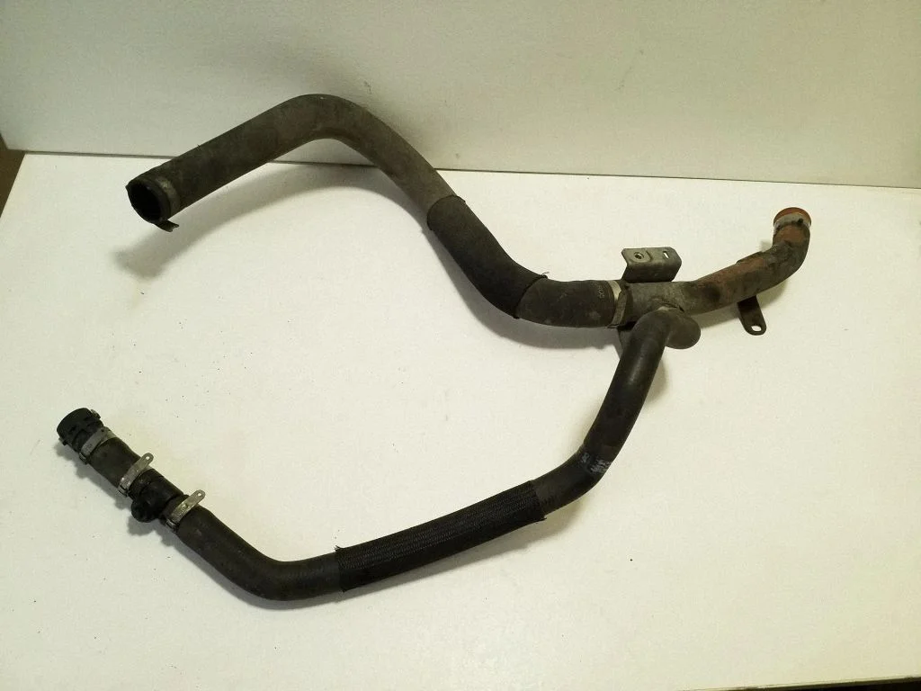 Engine coolant pipe/hose