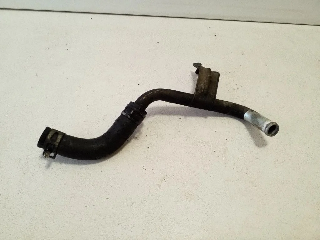 Engine coolant pipe/hose