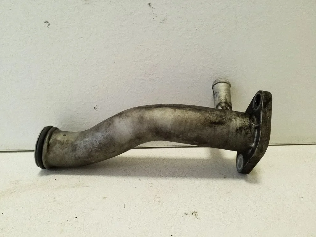 Engine coolant pipe/hose