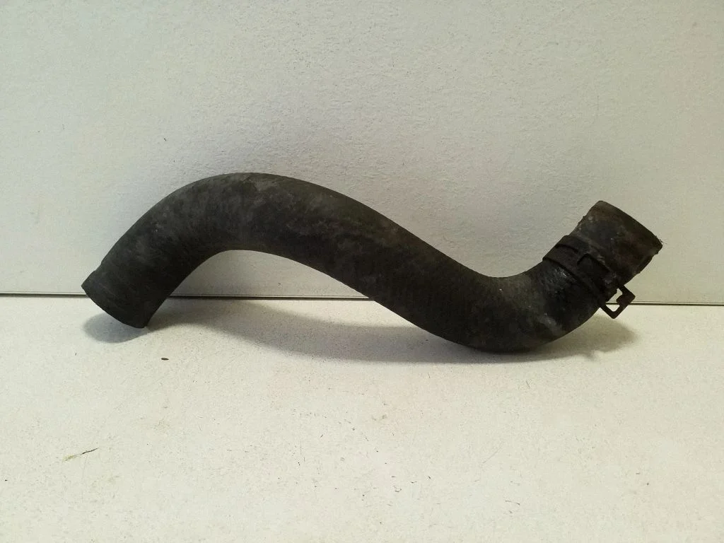 Engine coolant pipe/hose