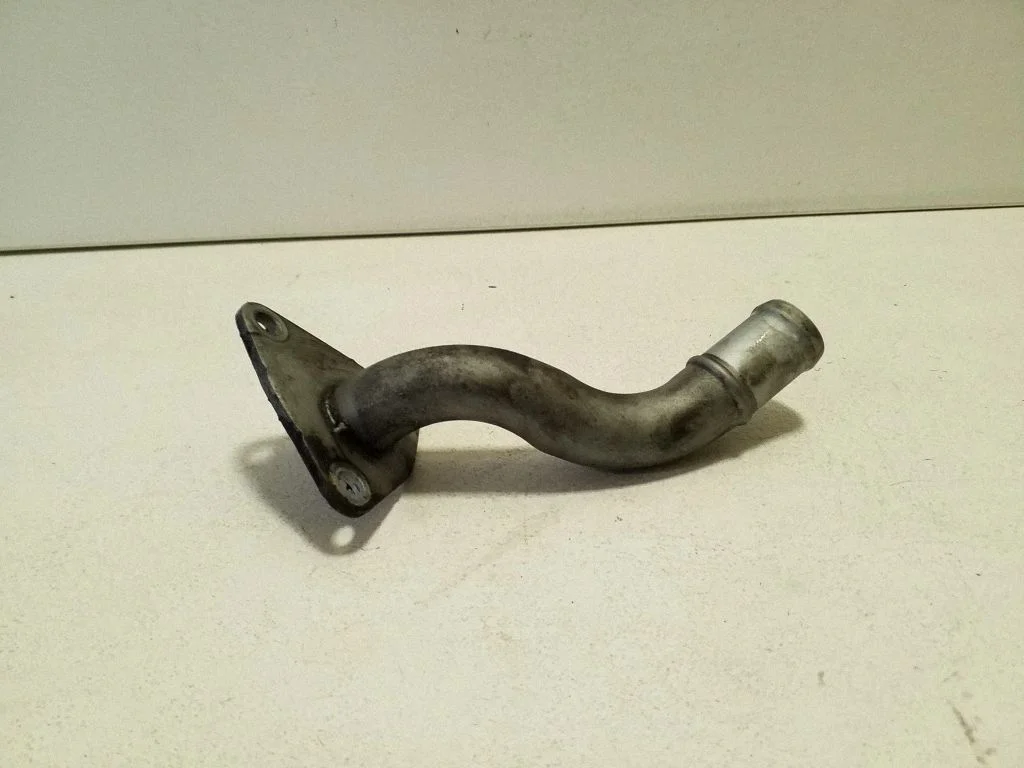 Engine coolant pipe/hose
